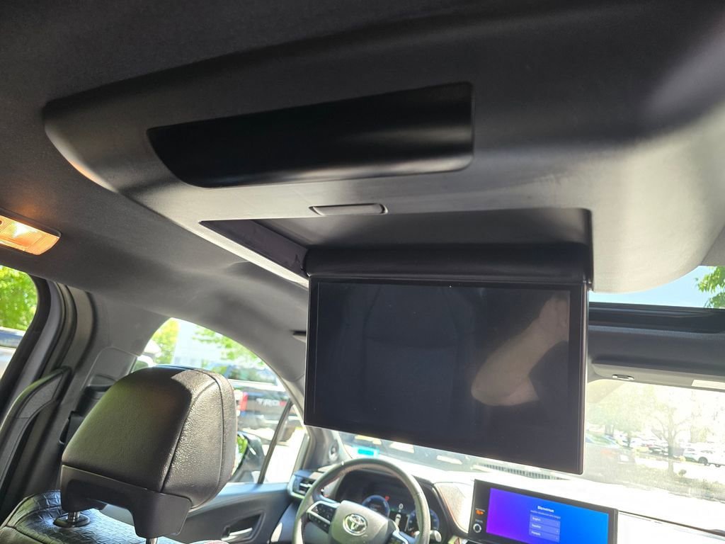 Certified 2025 Toyota Sienna XSE w/ XSE Plus Package AWD/4WD image 15
