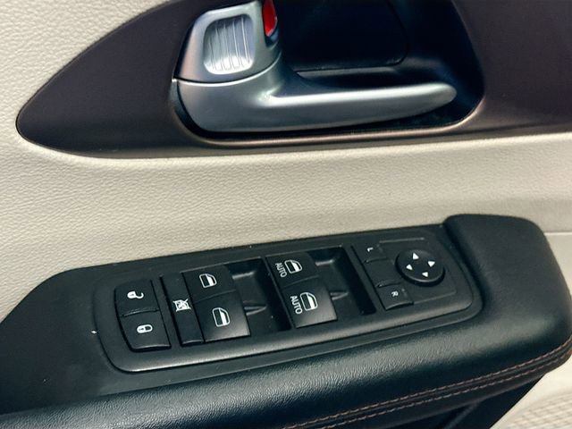 Used 2019 Chrysler Pacifica Touring Plus w/ Tire & Wheel Group image 18