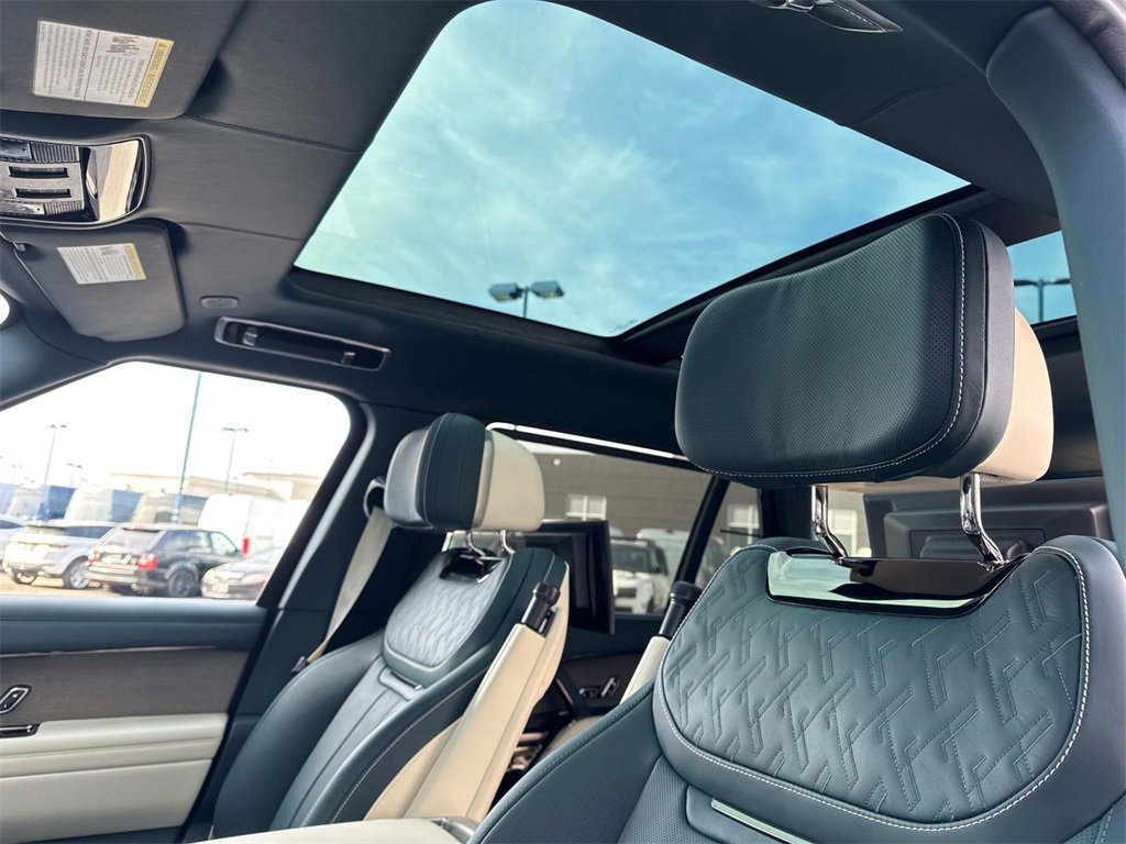 New 2025 Land Rover Range Rover SV image 23