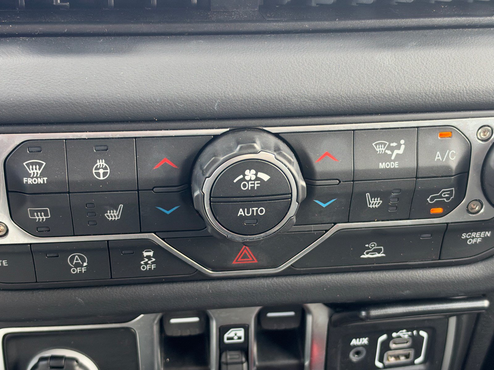 Used 2026 Jeep Wrangler Unlimited Sahara AWD/4WD image 30