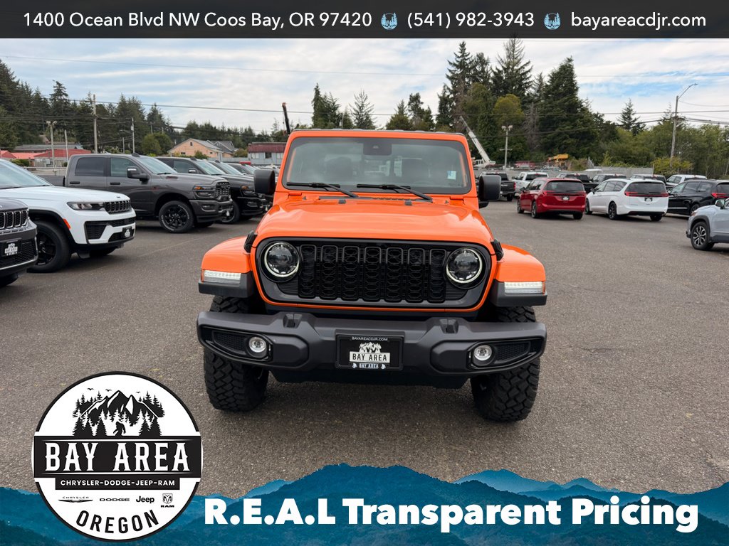 Used 2025 Jeep Gladiator Sport AWD/4WD image 2