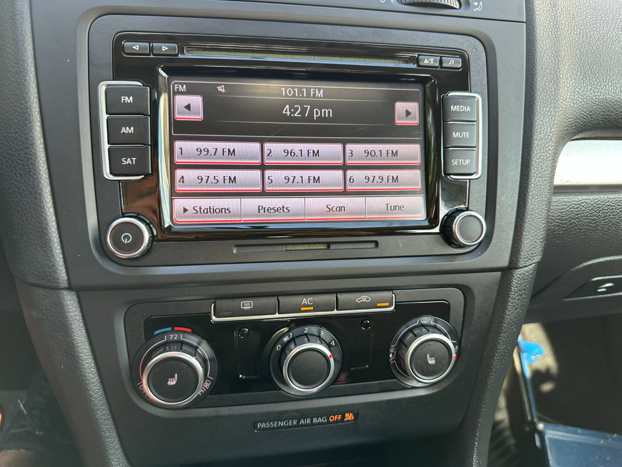 Used 2011 Volkswagen Golf TDI image 32