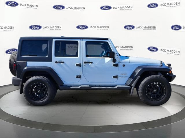 Used 2014 Jeep Wrangler Unlimited Sahara w/ Connectivity Group AWD/4WD image 6