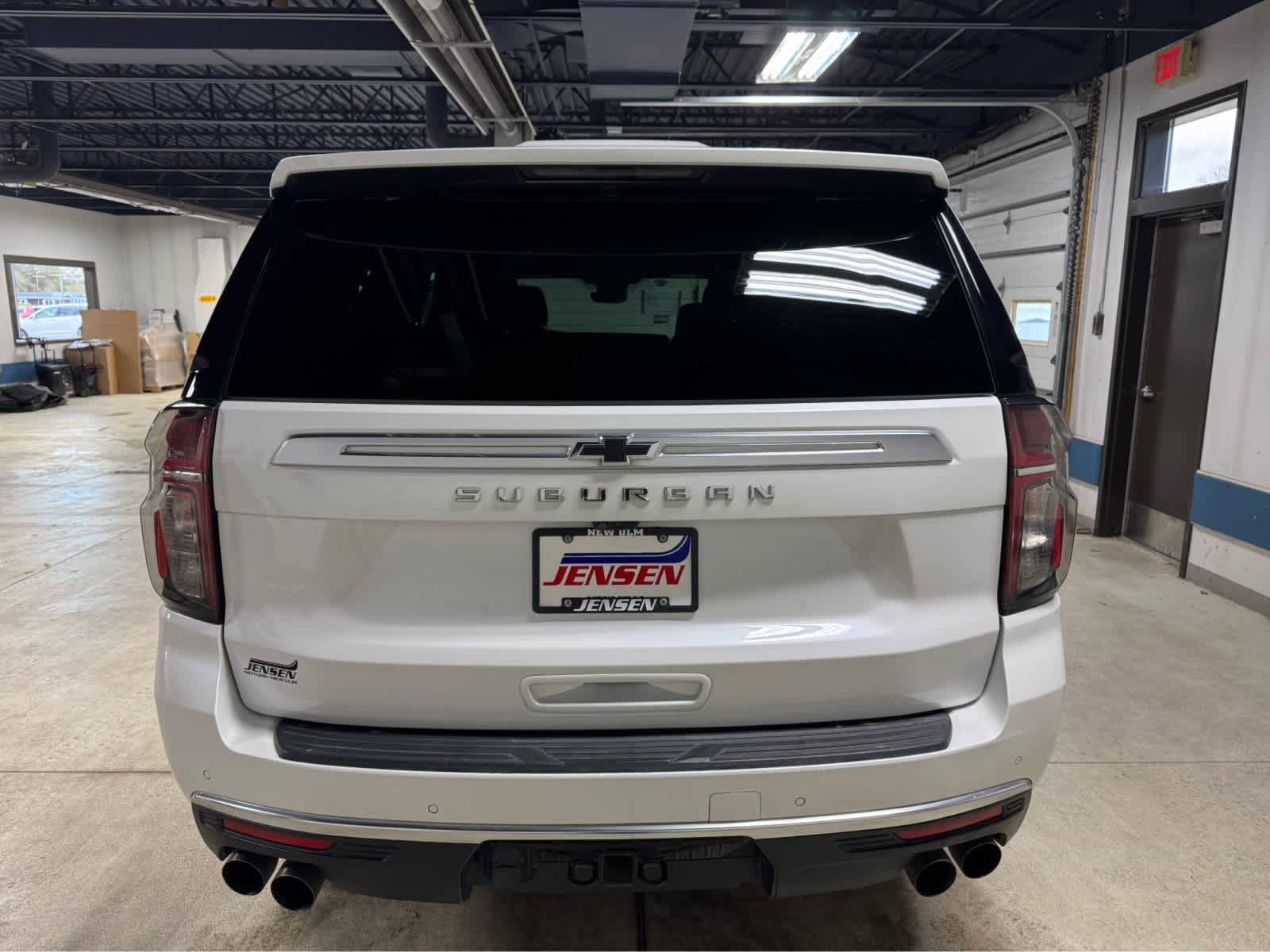 Certified 2023 Chevrolet Suburban High Country image 5