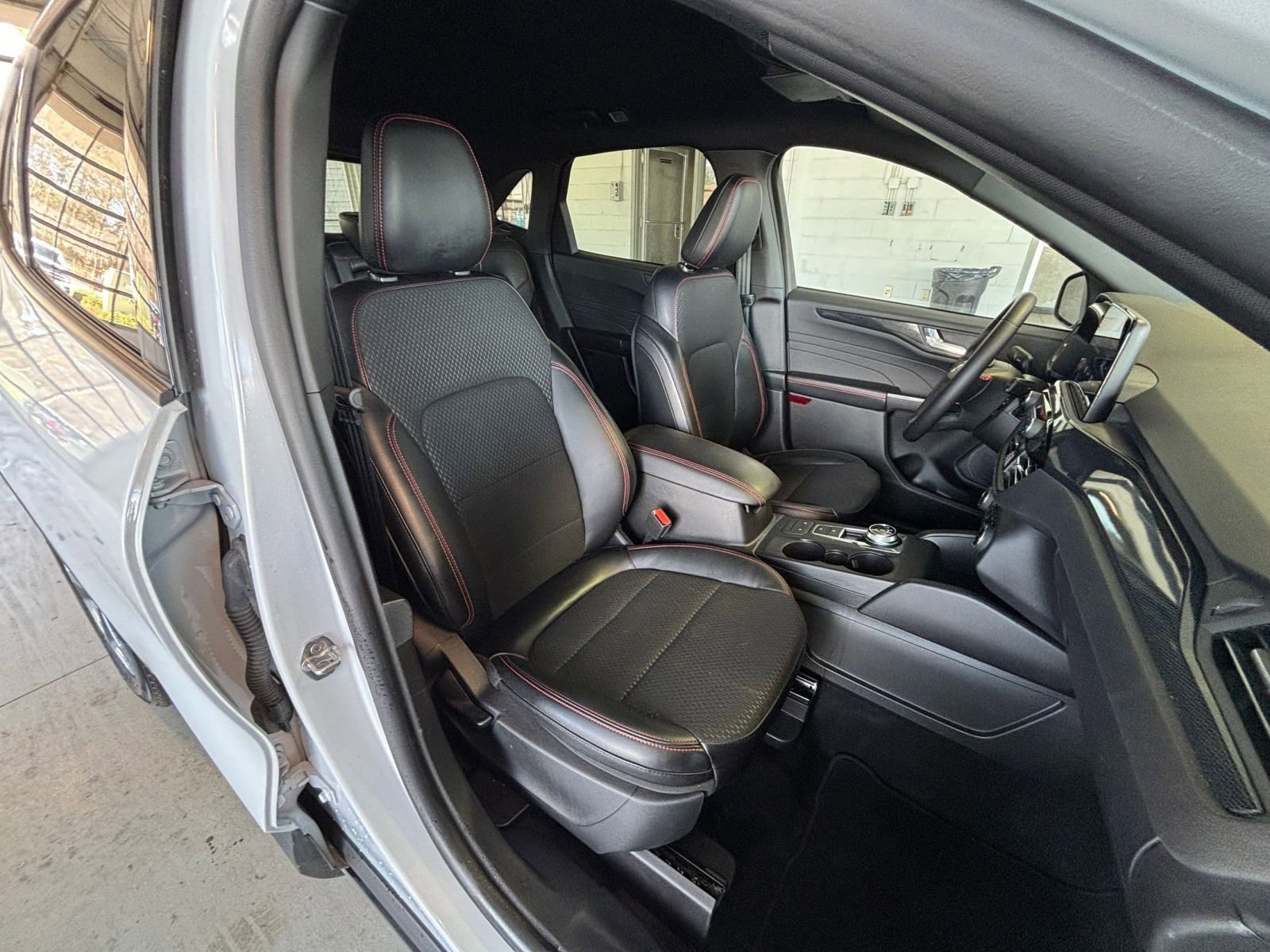 Used 2025 Ford Escape ST-Line AWD/4WD image 37