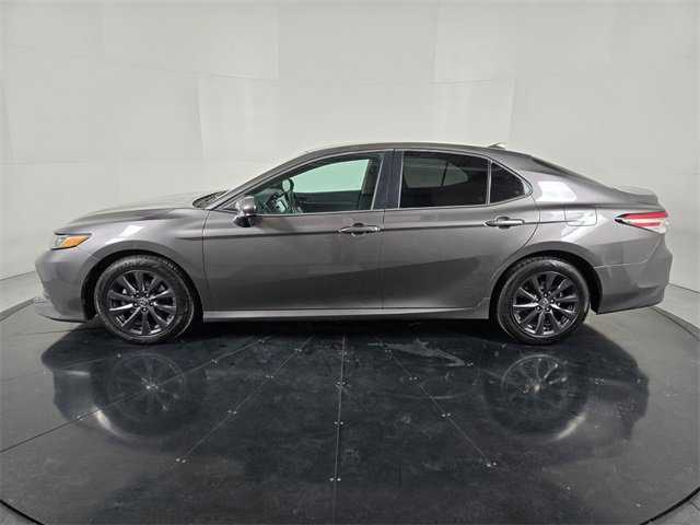 Used 2020 Toyota Camry LE image 3