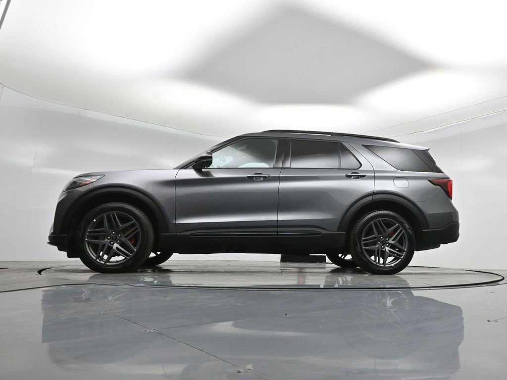 Used 2025 Ford Explorer ST-Line w/ ST-Line Street Pack image 8