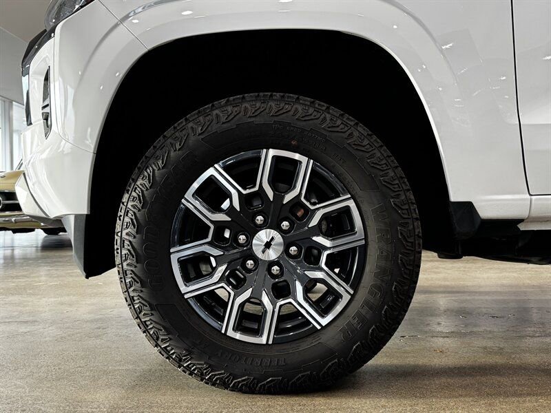 Used 2024 Chevrolet Colorado Z71 w/ Z71 Convenience Package 2 image 32