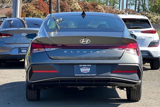 New 2026 Hyundai Elantra SE image 7
