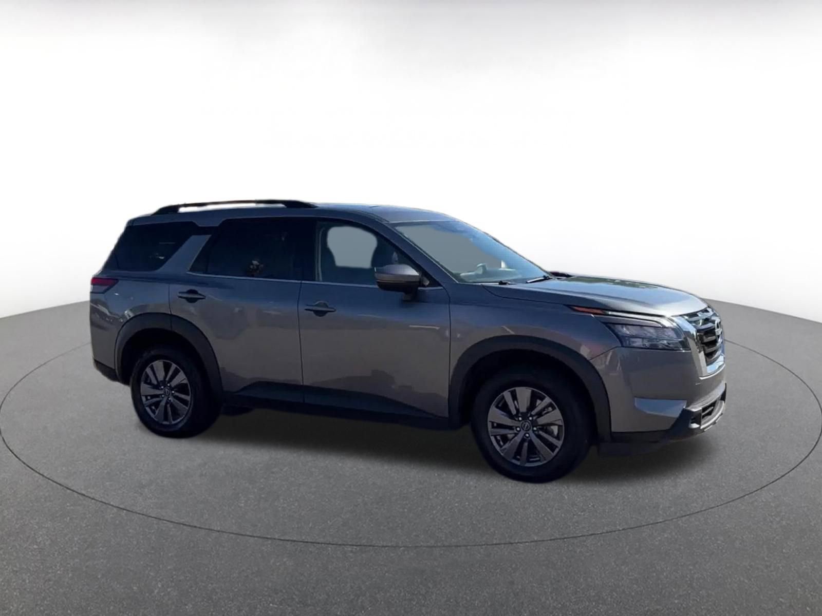Used 2025 Nissan Pathfinder SV AWD/4WD image 2