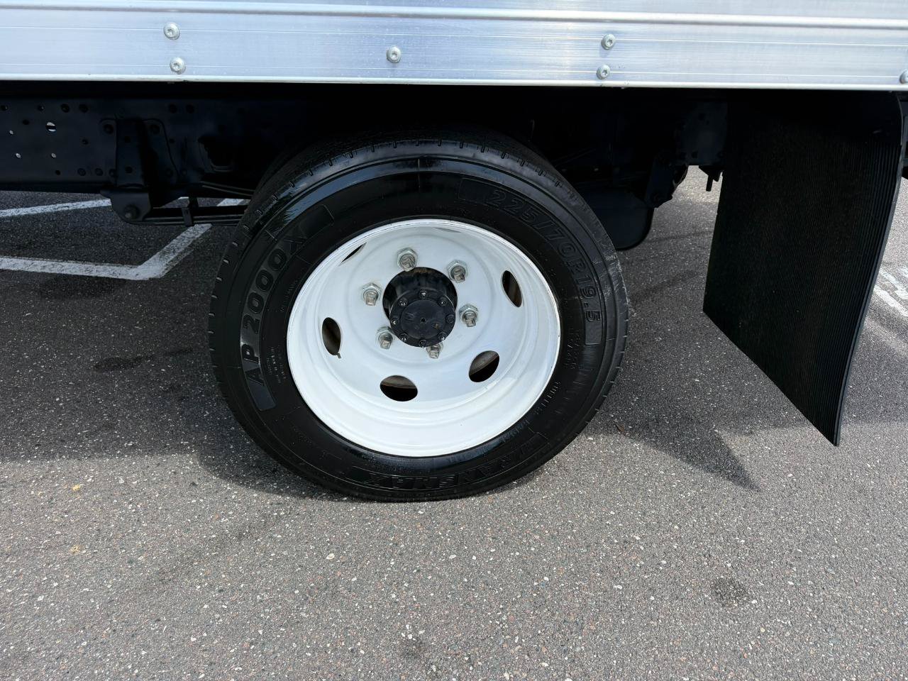 Used 2019 Isuzu NPR RWD image 8