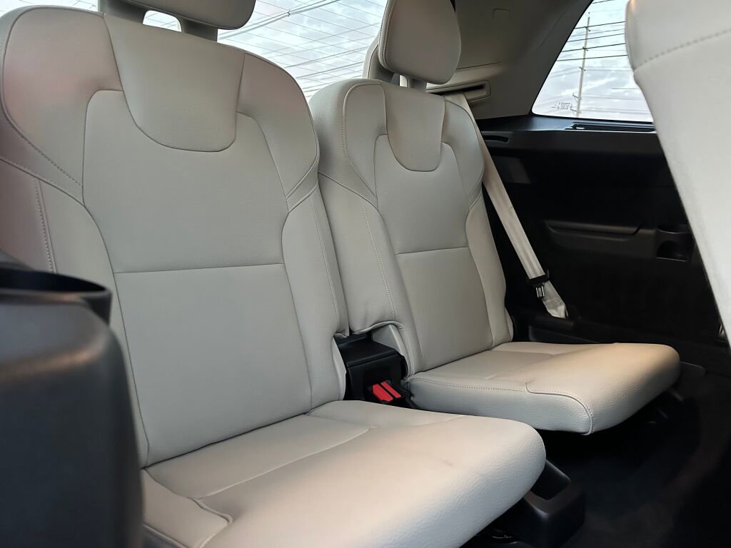 Used 2021 Volvo XC90 T6 Momentum image 25