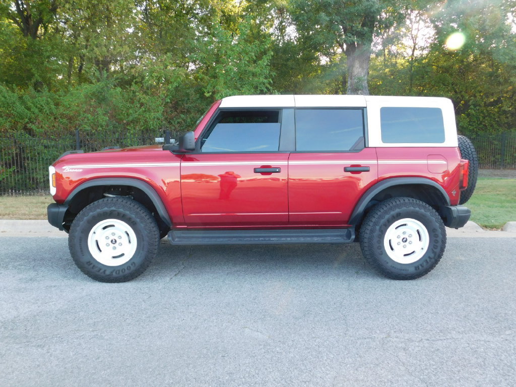 Used 2025 Ford Bronco Heritage Edition AWD/4WD image 2