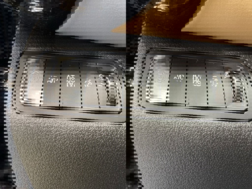 New 2025 Chevrolet Equinox ACTIV w/ Safety and Technology Package image 34