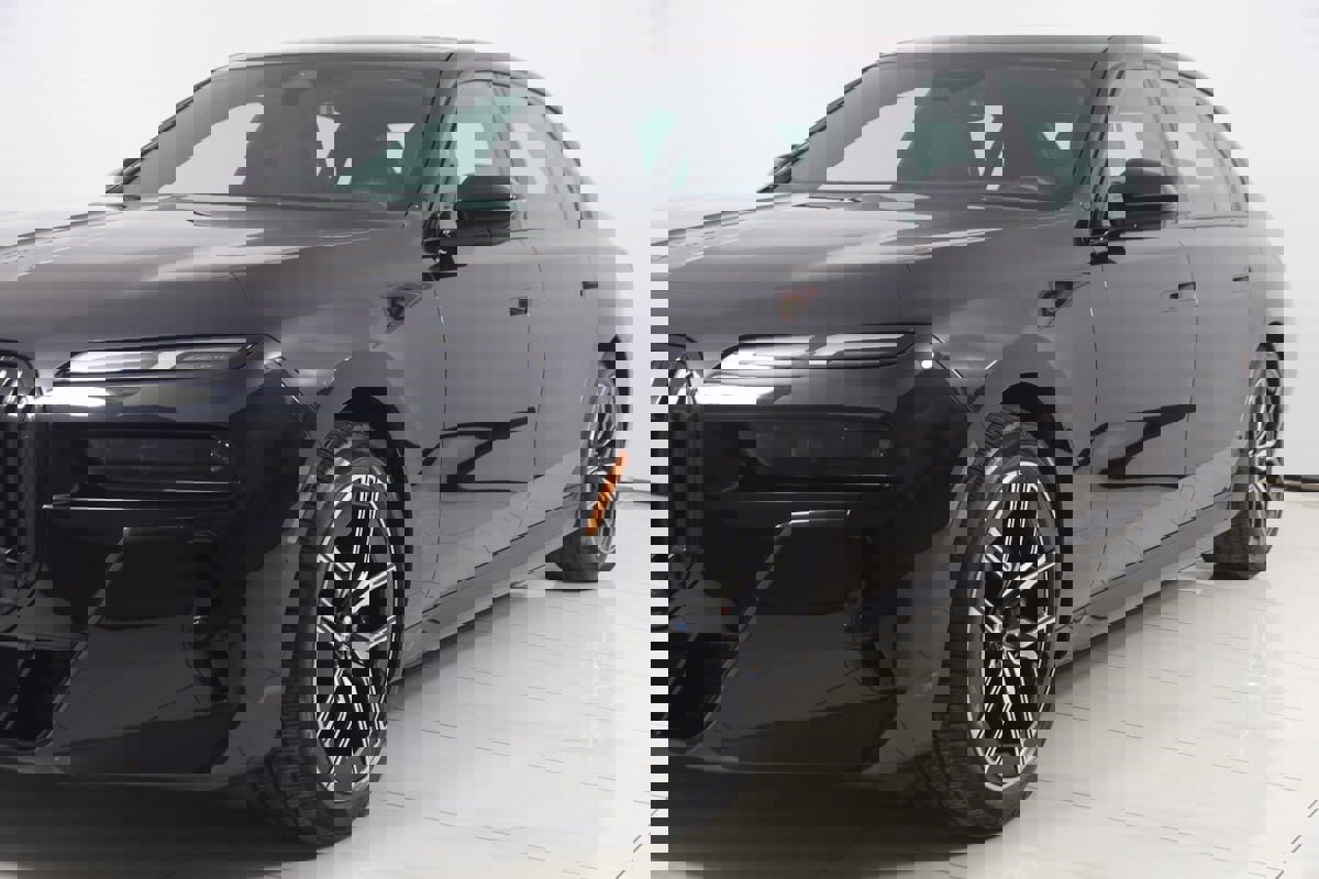 Used 2023 BMW 740i w/ Parking Assistance Package image 77