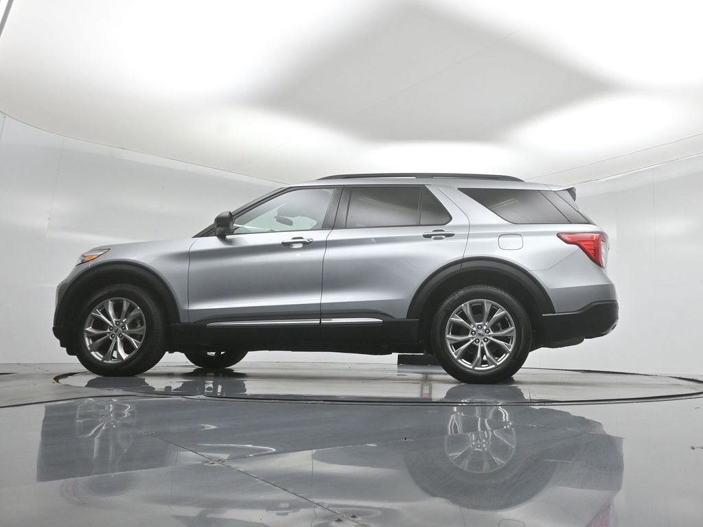 Used 2023 Ford Explorer XLT w/ Equipment Group 202A AWD/4WD image 52