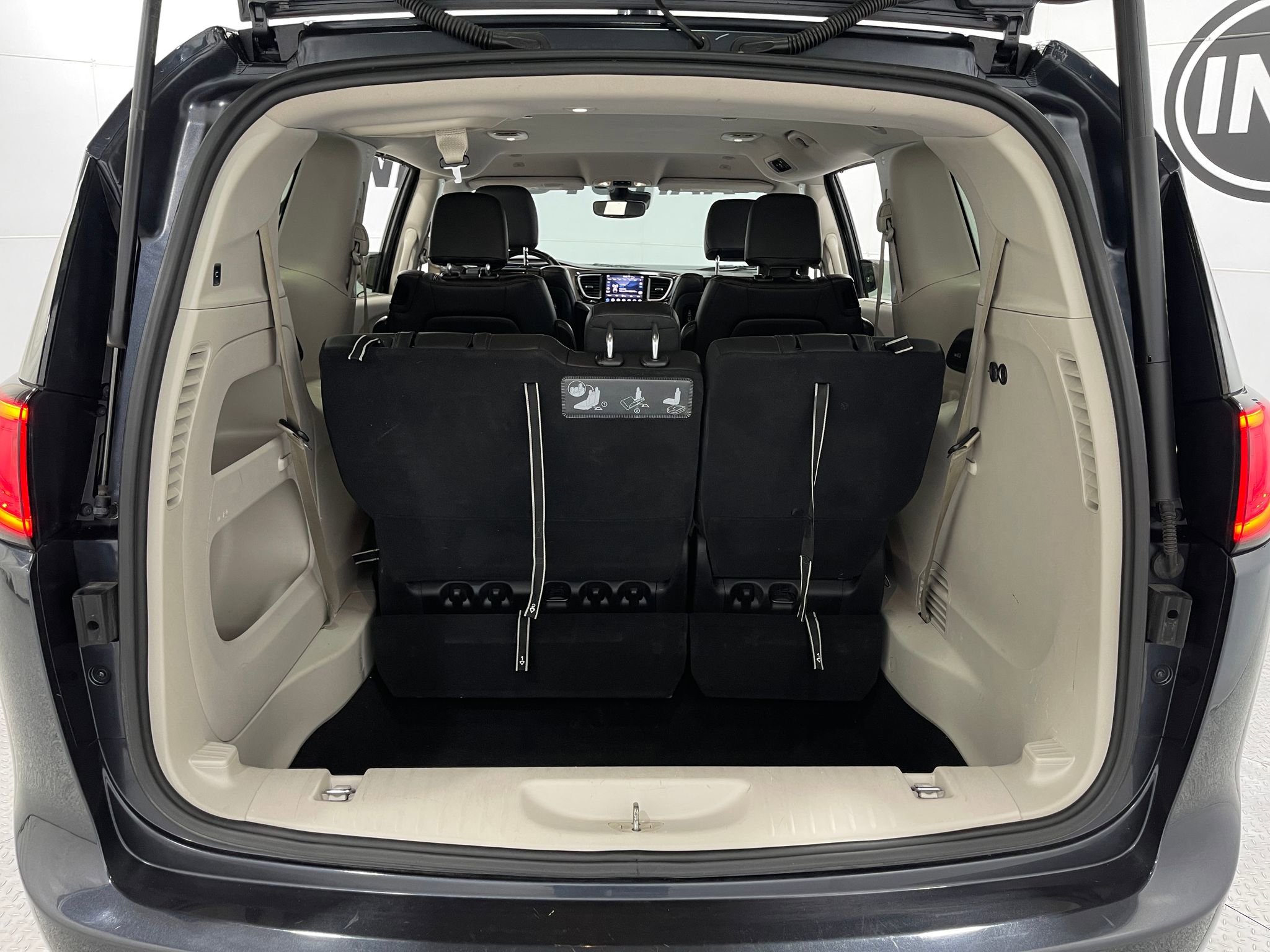 Used 2019 Chrysler Pacifica Touring-L Plus w/ Advanced Safetytec Group FWD image 26