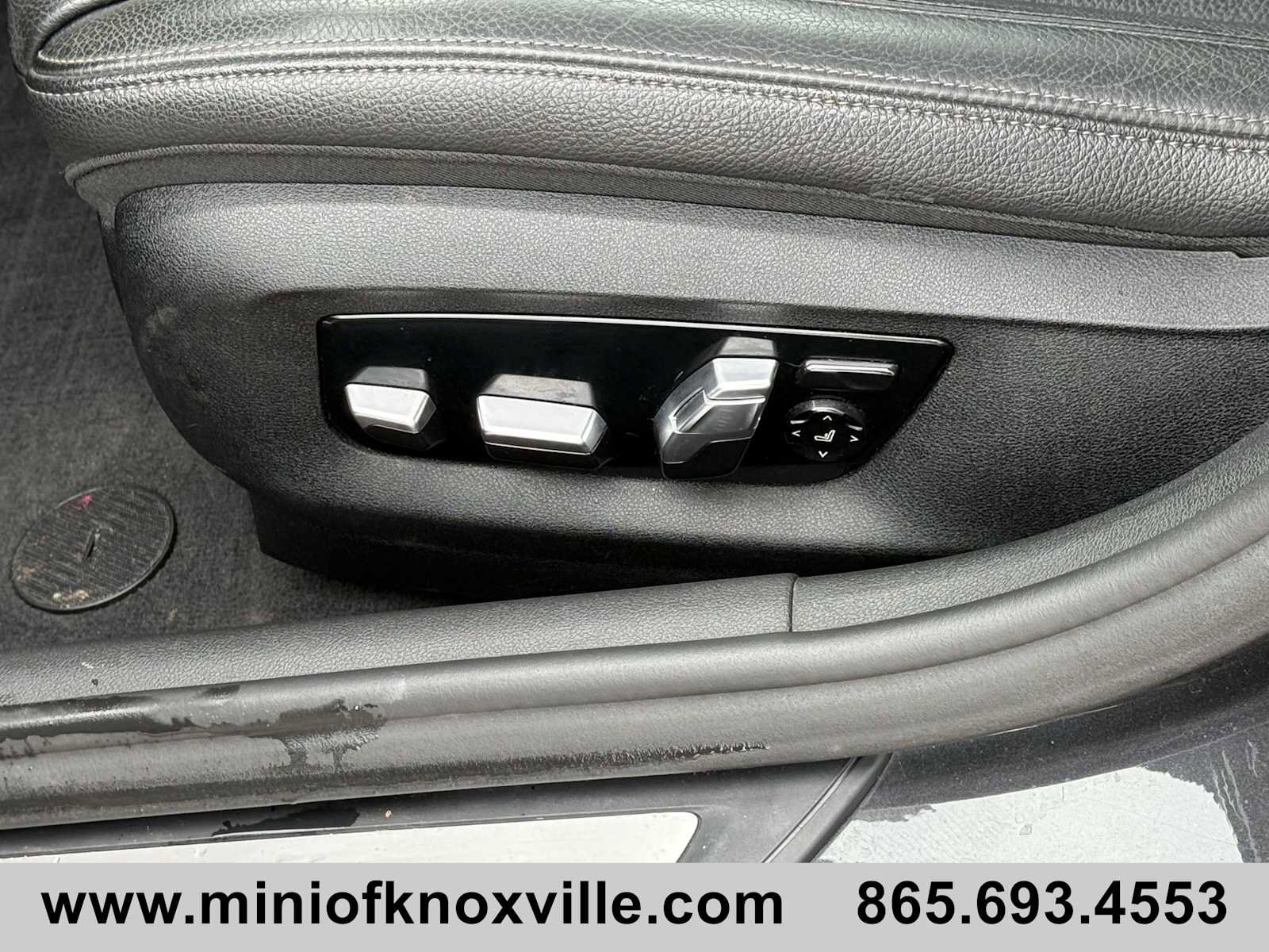 Used 2019 BMW 530i xDrive w/ Premium Package image 11