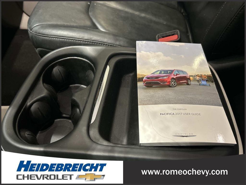 Used 2017 Chrysler Pacifica Touring-L image 27