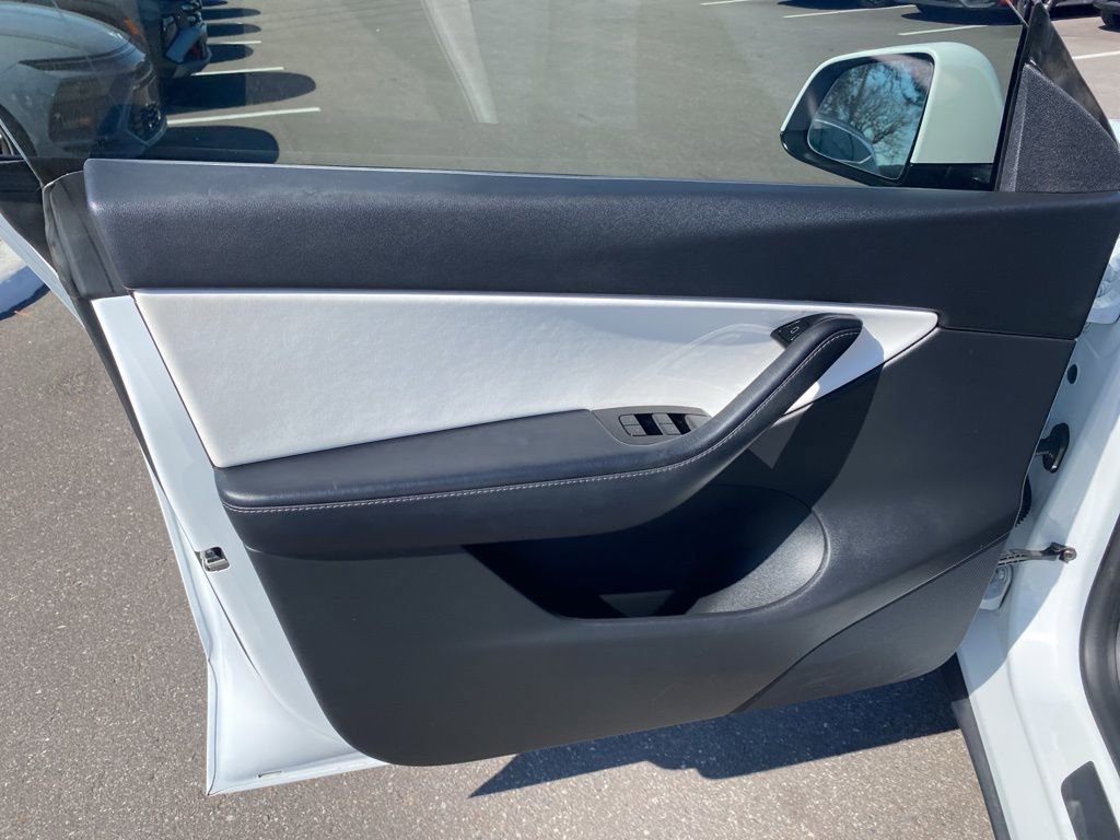 Used 2021 Tesla Model Y Long Range image 10