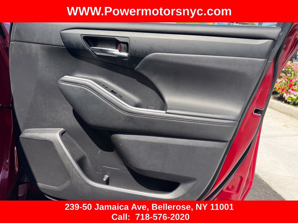 Used 2022 Toyota Highlander XSE FWD image 28