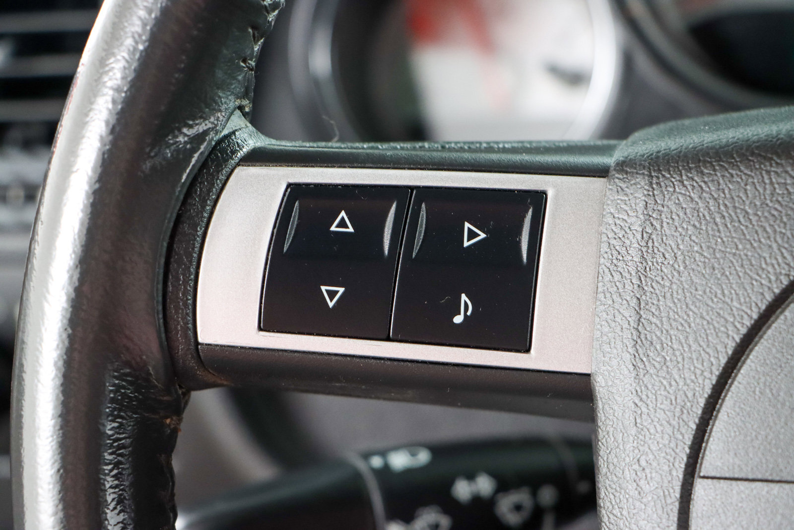 Used 2010 Dodge Challenger SRT8 image 13