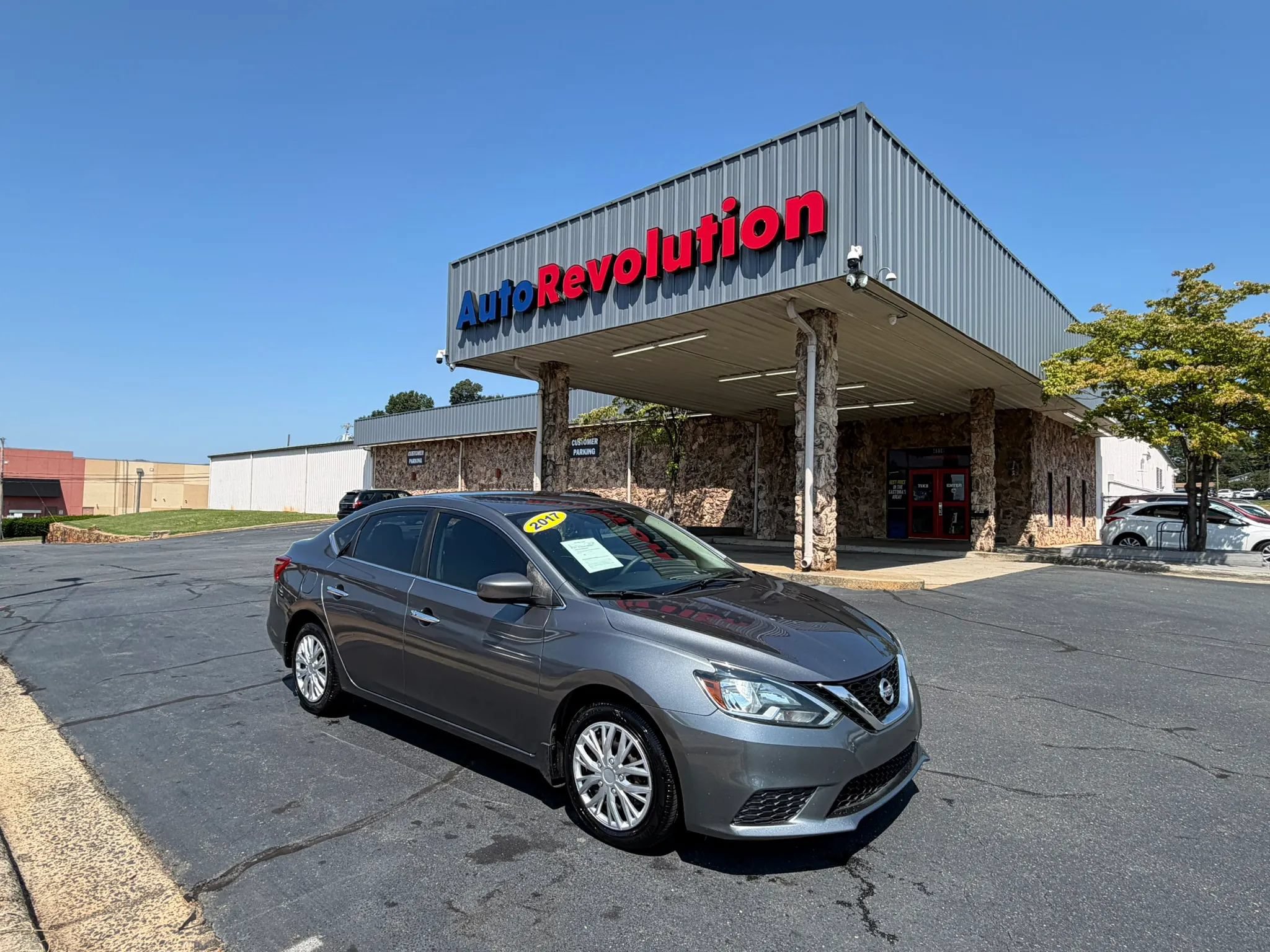 Used 2017 Nissan Sentra SV FWD image 1