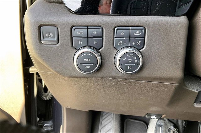 Used 2024 GMC Sierra 2500 SLT w/ SLT Convenience Package image 16