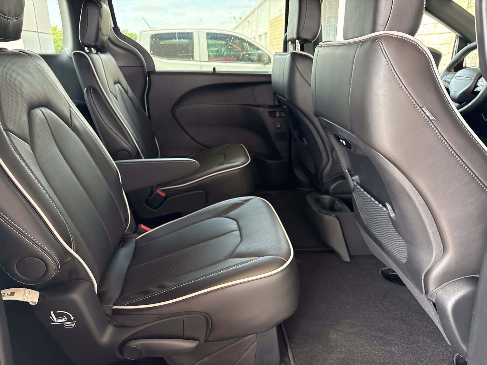 New 2027 Chrysler Pacifica Limited FWD image 21