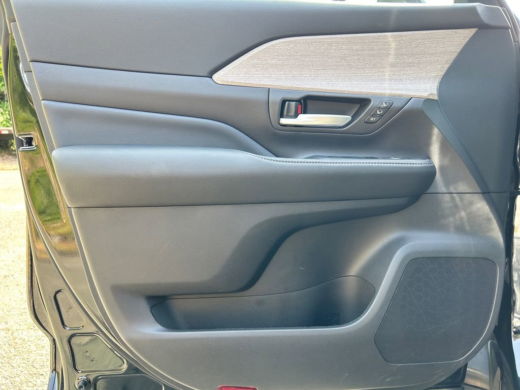 Used 2024 Toyota Grand Highlander Platinum image 22