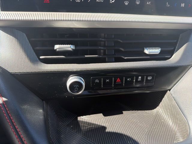 Used 2025 Ford Explorer ST-Line w/ ST-Line Street Pack image 15