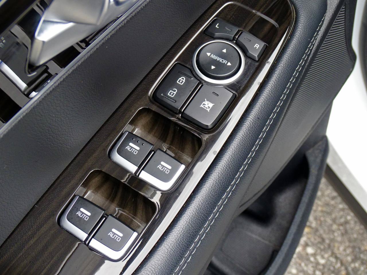 Used 2020 Kia Sorento LX FWD image 31