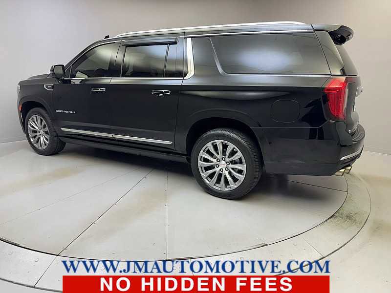 Used 2022 GMC Yukon XL Denali w/ Denali Premium Package image 3
