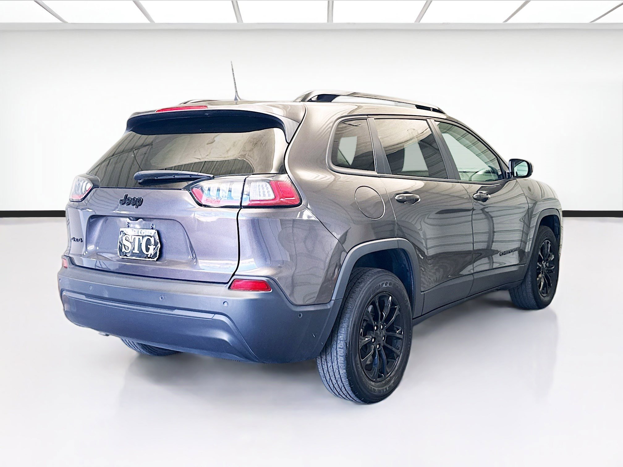 Used 2023 Jeep Cherokee Altitude Lux image 4