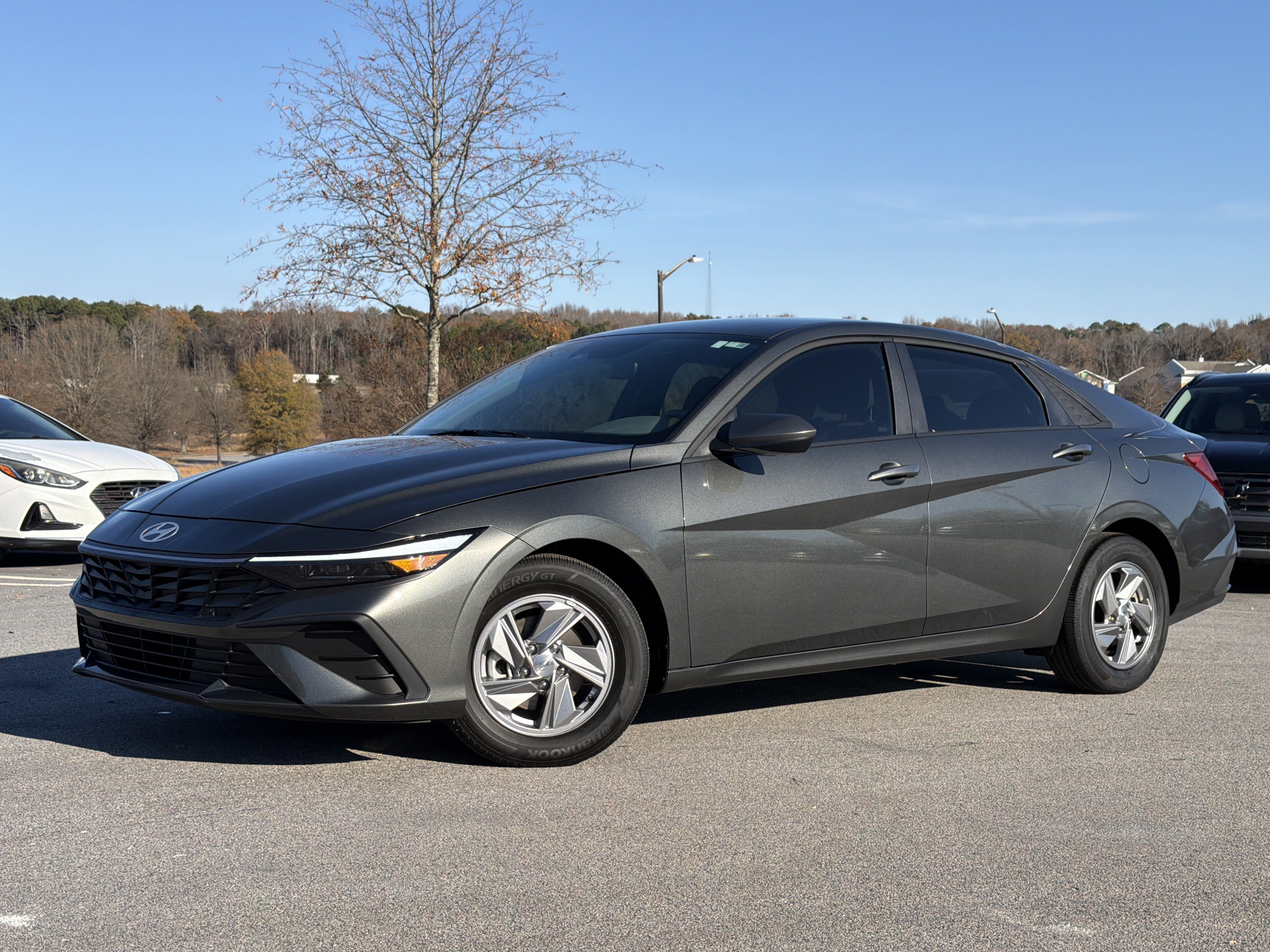 Used 2025 Hyundai Elantra SE