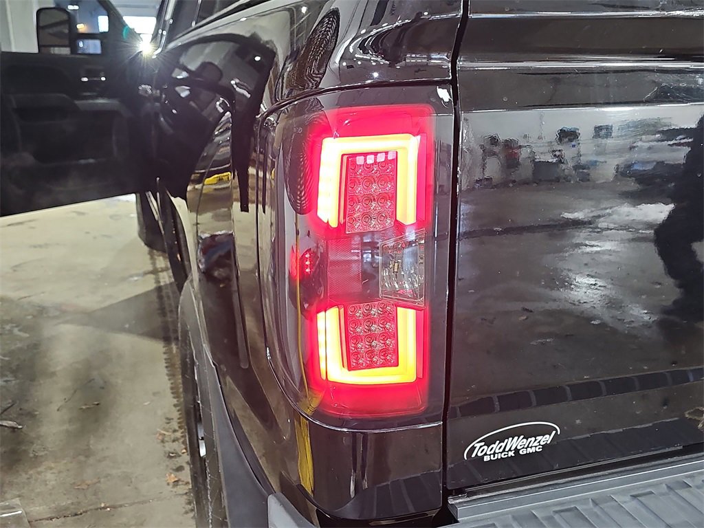 Used 2017 Chevrolet Silverado 1500 LT w/ Midnight Edition image 32