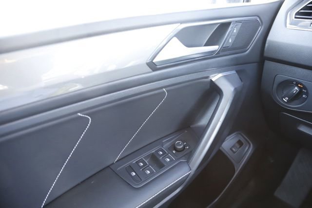 Used 2022 Volkswagen Tiguan SE image 24