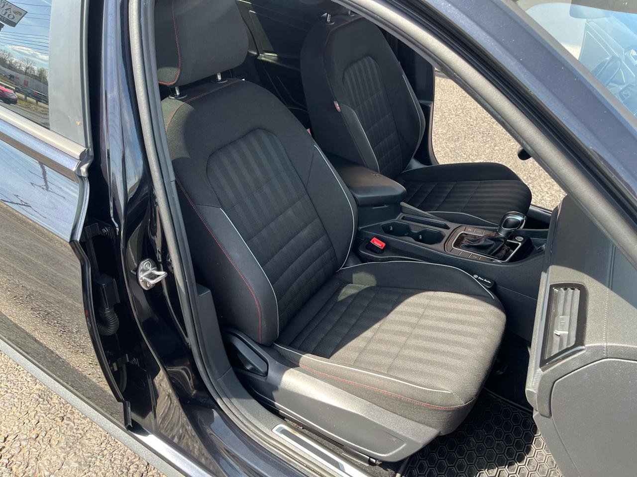 Used 2019 Volkswagen Jetta GLI image 25
