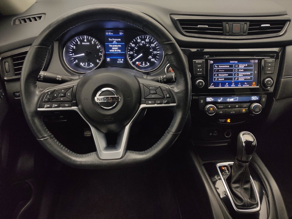 Used 2018 Nissan Rogue SV w/ Premium Package image 22