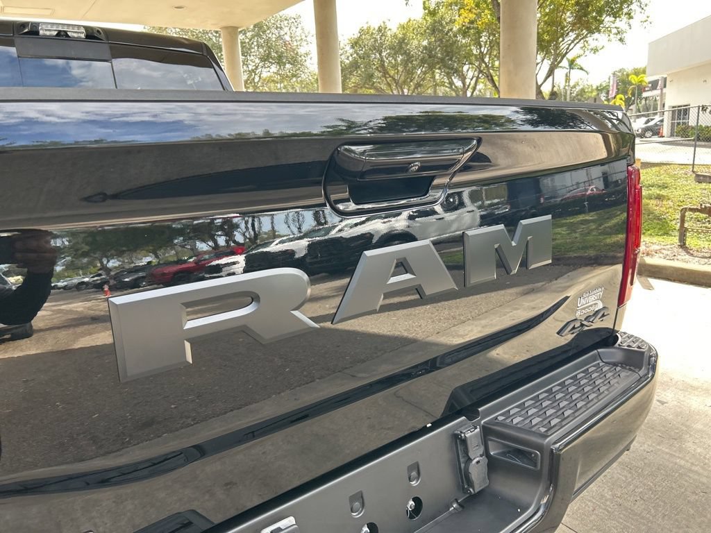 Used 2025 RAM 2500 Limited AWD/4WD image 30