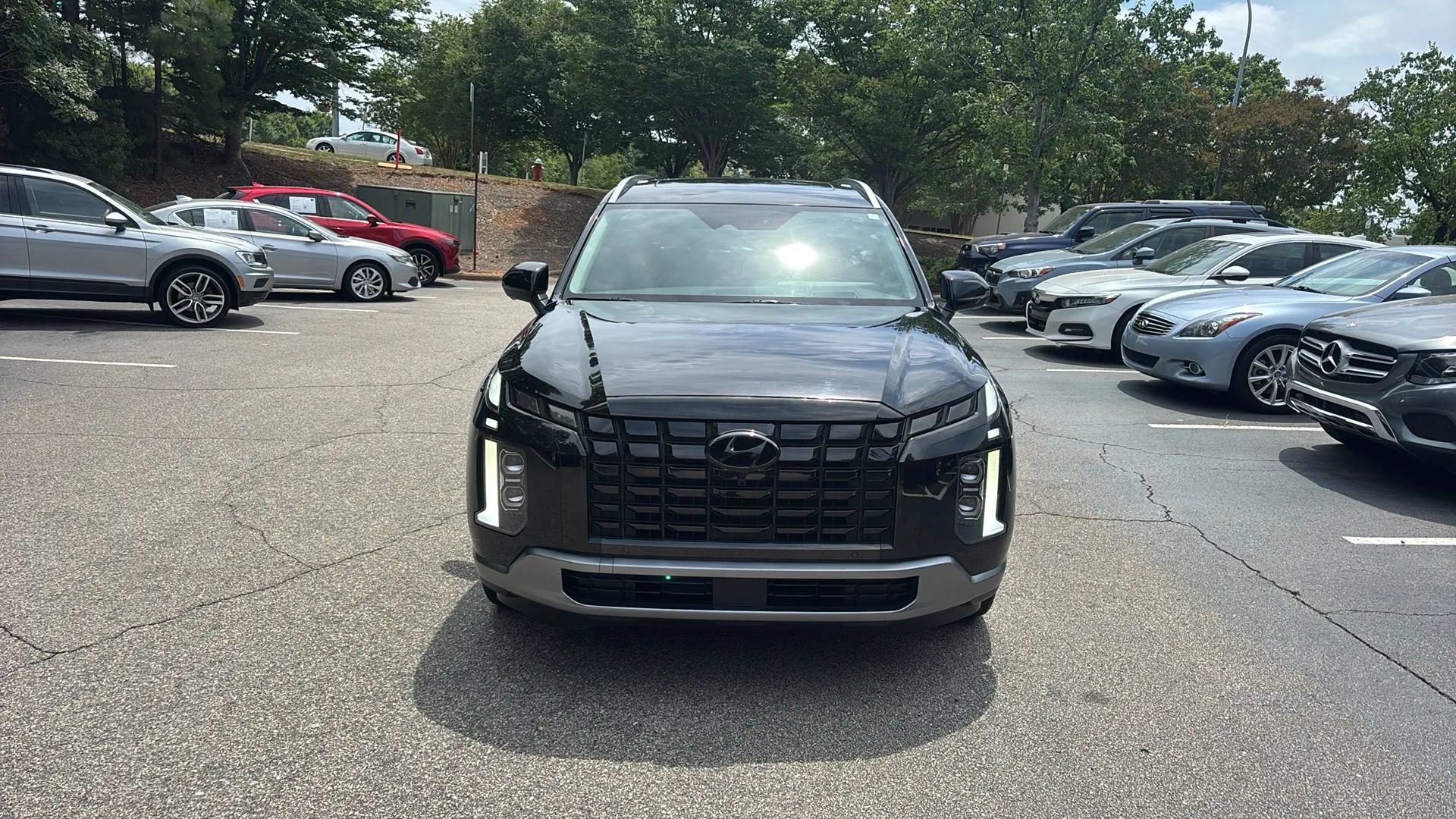 Used 2024 Hyundai Palisade Limited FWD image 2