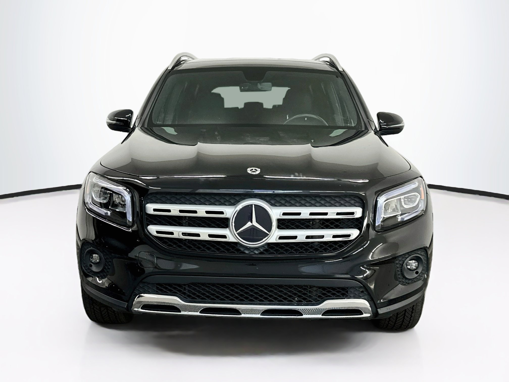 Used 2022 Mercedes-Benz GLB 250 4MATIC w/ Premium Package Lite image 2