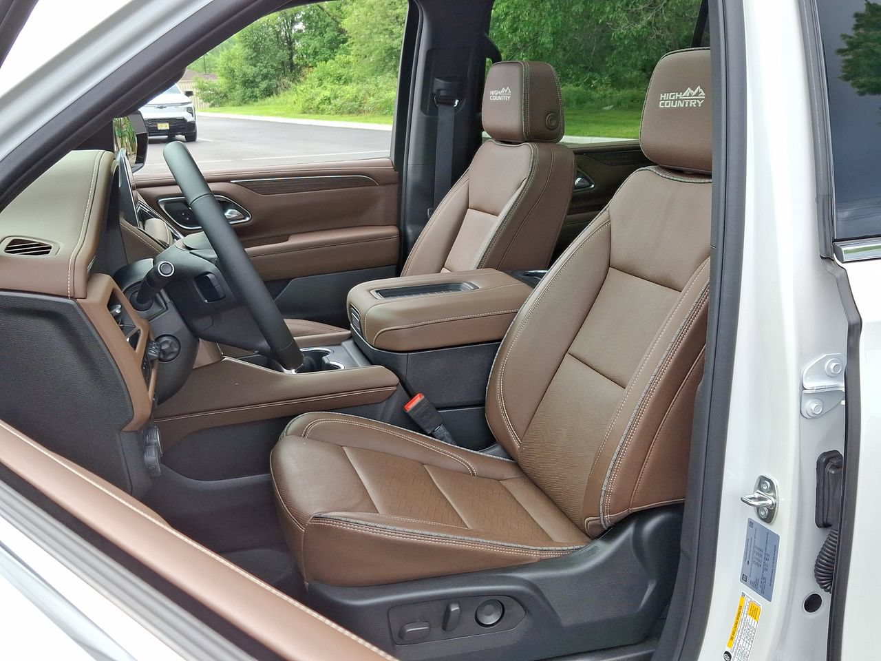Used 2024 Chevrolet Suburban High Country AWD/4WD image 11