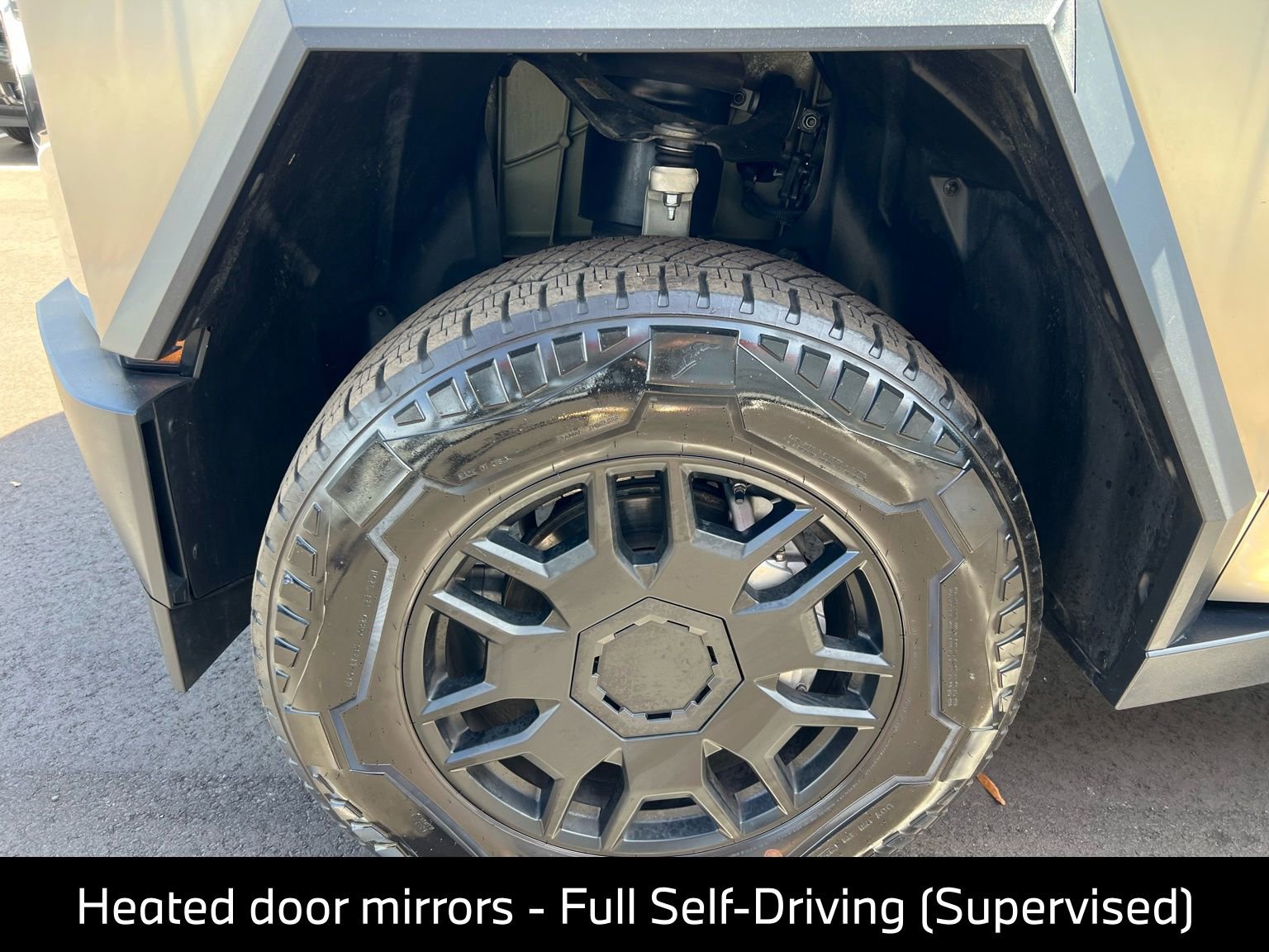 Used 2024 Tesla Cybertruck AWD Crew Cab image 16