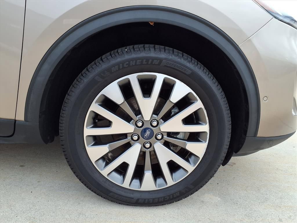 Used 2021 Ford Escape Titanium image 10