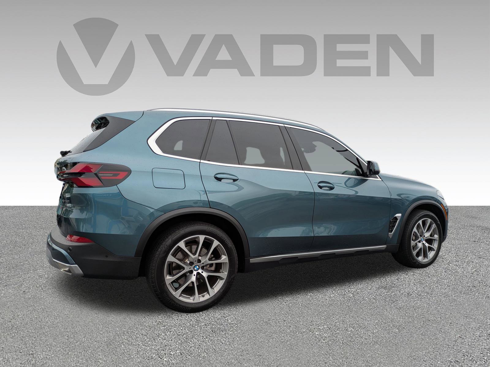 Used 2024 BMW X5 xDrive40i w/ Premium Package image 29