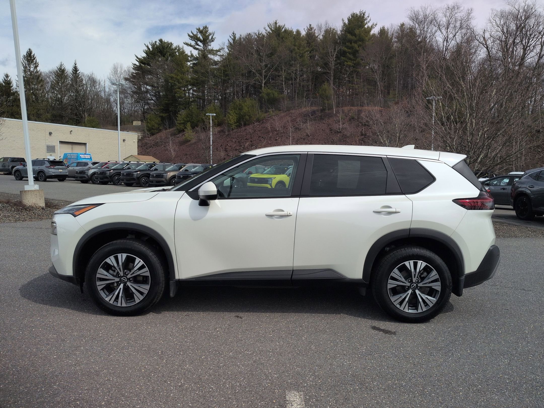 Used 2023 Nissan Rogue SV image 8