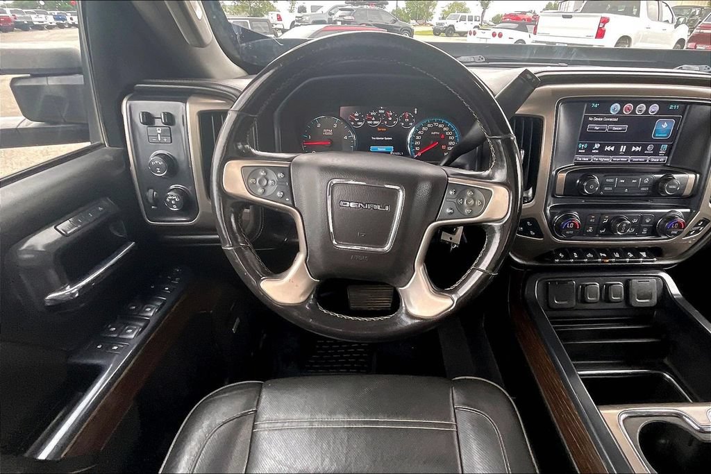 Used 2019 GMC Sierra 2500 Denali w/ Suspension Package, Off-Road AWD/4WD image 5