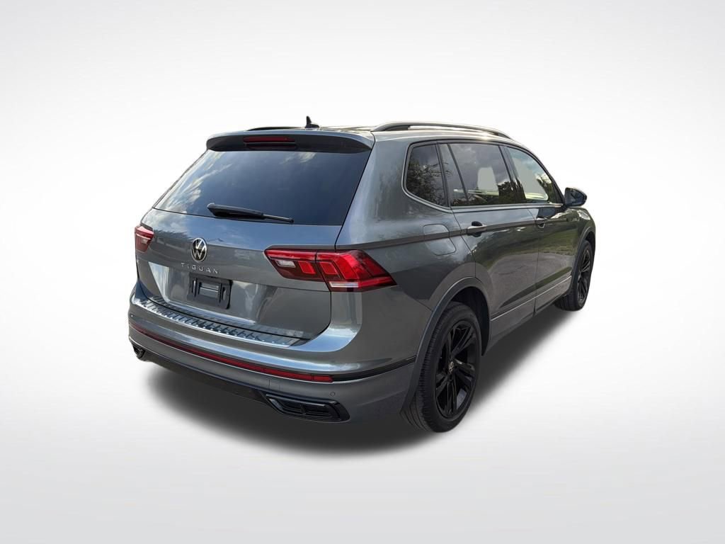 Used 2024 Volkswagen Tiguan SE R-Line image 5