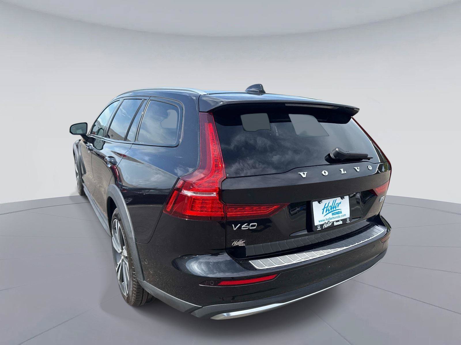 Used 2025 Volvo V60 B5 Cross Country Plus AWD/4WD image 6